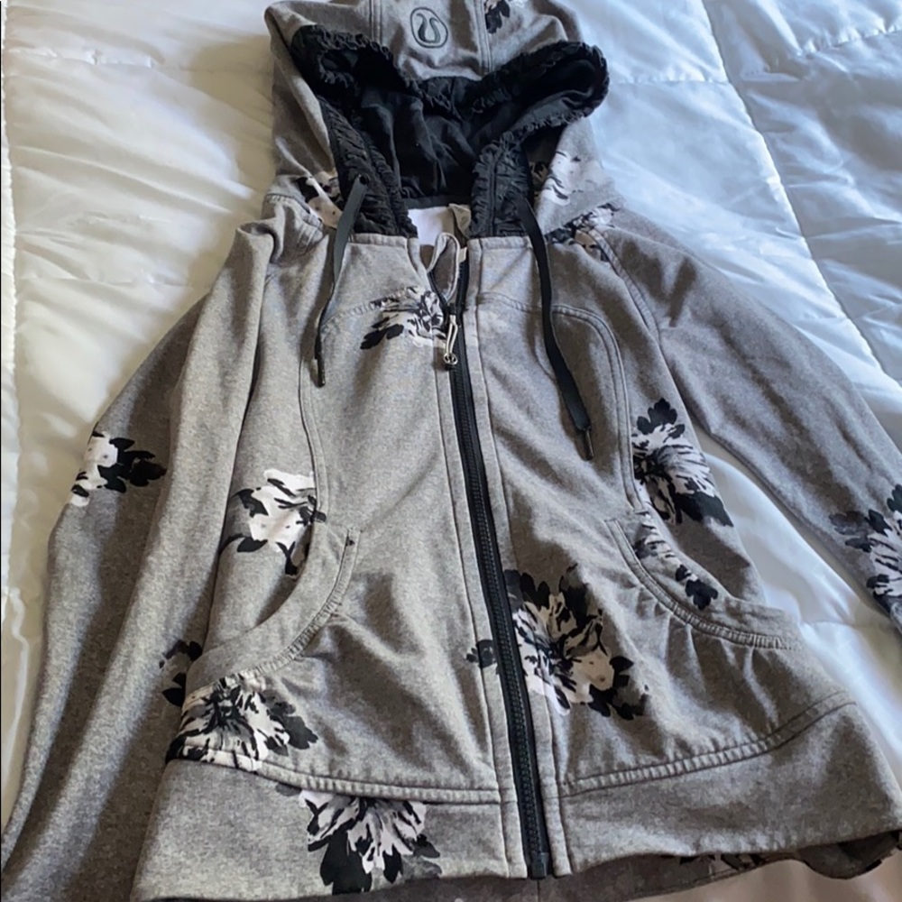 Lululemon zip up hoodie!!
